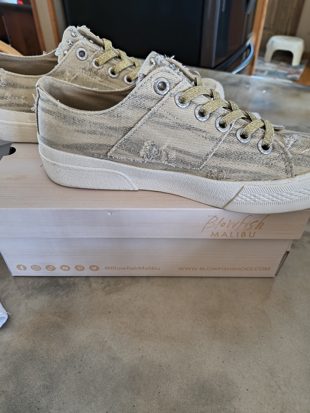 Blowfish Malibu Women's Beige Distressed Low Top Sneakers
